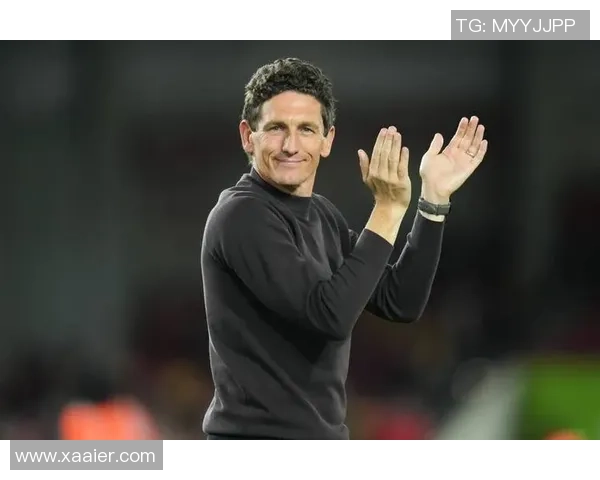 足球明星化身乞丐挑战社会偏见引发热议与反思 足球明星化身乞丐挑战社会偏见引发热议与反思